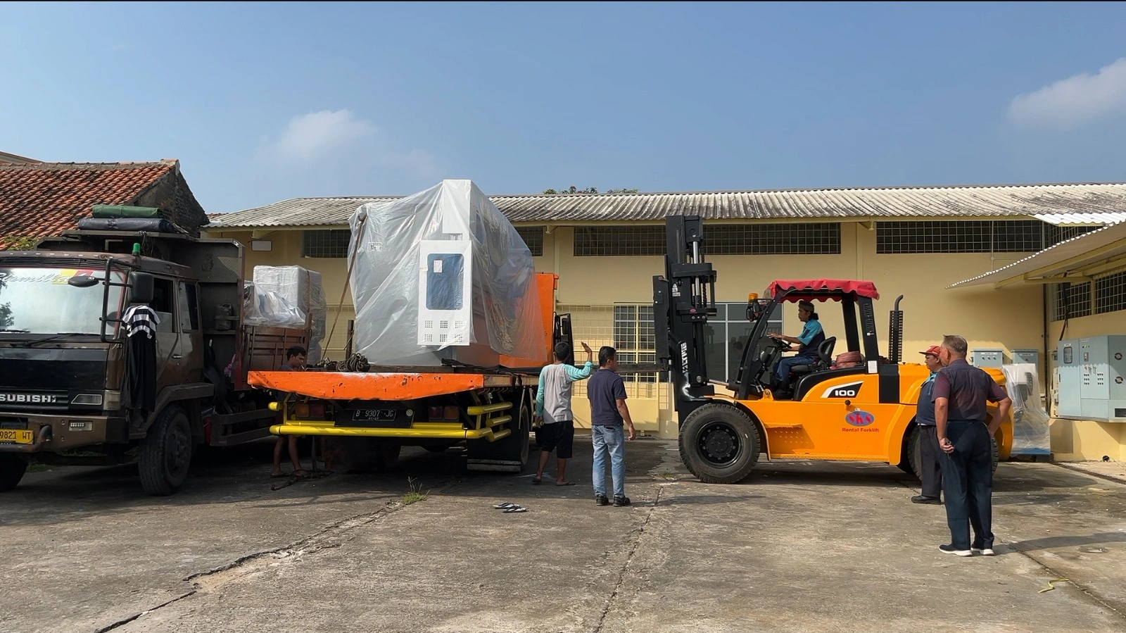 Kedatangan mesin baru di workshop Metalika Works Legok