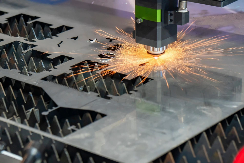 Panduan memulai proses potong plat besi menggunakan fiber laser cutting